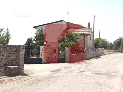 Vendesi Villa in Zona Mauto